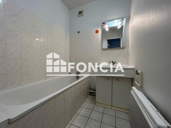 Location Appartement 2 pièces 32.18 m² - 20/22 AV DU RECTEUR PINEAU Poitiers 86000