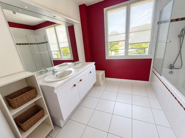 Maison familiale en parfait état Les Clayes Sous Bois
