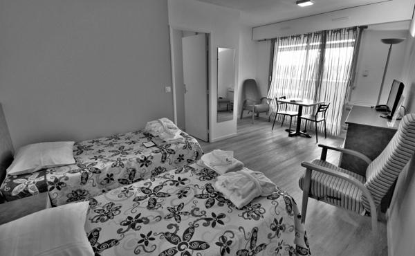 Studio dans résidence de tourisme thermale prisée avec place de parking sous terrain