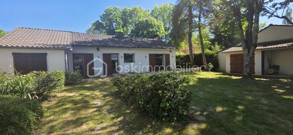 🛏️ Caractéristiques du bien :

Une entrée, un salon/salle à manger avec sa cheminée , une cuisine, une salle de bain, une salle d’eau, deux WC, un bureau (pièce passante) et trois chambres dont une avec mezzanine.

🌳 Extérieurs :
Jardin sans vis-à-vis
Abri de Jardin.

🎯Activités sur le Domaine de Clairis :
Golf 18 trous
Équitation : centre équestre avec manège et carrière
Piscines : intérieure et extérieure
Terrains de tennis
Terrains de paddle
Terrain de five (football)
Lac de voile avec activités nautiques en été

Un cadre de vie exceptionnel, alliant confort, nature et loisirs, idéal pour une résidence principale ou secondaire.

📞 Contactez-moi dès maintenant pour organiser une visite !
