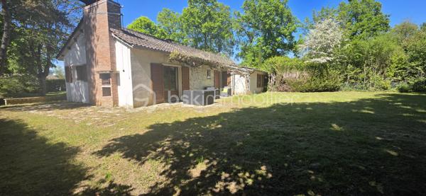 🛏️ Caractéristiques du bien :

Une entrée, un salon/salle à manger avec sa cheminée , une cuisine, une salle de bain, une salle d’eau, deux WC, un bureau (pièce passante) et trois chambres dont une avec mezzanine.

🌳 Extérieurs :
Jardin sans vis-à-vis
Abri de Jardin.

🎯Activités sur le Domaine de Clairis :
Golf 18 trous
Équitation : centre équestre avec manège et carrière
Piscines : intérieure et extérieure
Terrains de tennis
Terrains de paddle
Terrain de five (football)
Lac de voile avec activités nautiques en été

Un cadre de vie exceptionnel, alliant confort, nature et loisirs, idéal pour une résidence principale ou secondaire.

📞 Contactez-moi dès maintenant pour organiser une visite !