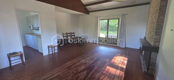 🛏️ Caractéristiques du bien :

Une entrée, un salon/salle à manger avec sa cheminée , une cuisine, une salle de bain, une salle d’eau, deux WC, un bureau (pièce passante) et trois chambres dont une avec mezzanine.

🌳 Extérieurs :
Jardin sans vis-à-vis
Abri de Jardin.

🎯Activités sur le Domaine de Clairis :
Golf 18 trous
Équitation : centre équestre avec manège et carrière
Piscines : intérieure et extérieure
Terrains de tennis
Terrains de paddle
Terrain de five (football)
Lac de voile avec activités nautiques en été

Un cadre de vie exceptionnel, alliant confort, nature et loisirs, idéal pour une résidence principale ou secondaire.

📞 Contactez-moi dès maintenant pour organiser une visite !