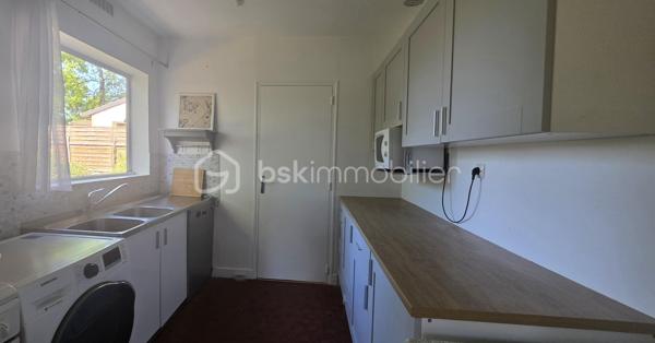 🛏️ Caractéristiques du bien :

Une entrée, un salon/salle à manger avec sa cheminée , une cuisine, une salle de bain, une salle d’eau, deux WC, un bureau (pièce passante) et trois chambres dont une avec mezzanine.

🌳 Extérieurs :
Jardin sans vis-à-vis
Abri de Jardin.

🎯Activités sur le Domaine de Clairis :
Golf 18 trous
Équitation : centre équestre avec manège et carrière
Piscines : intérieure et extérieure
Terrains de tennis
Terrains de paddle
Terrain de five (football)
Lac de voile avec activités nautiques en été

Un cadre de vie exceptionnel, alliant confort, nature et loisirs, idéal pour une résidence principale ou secondaire.

📞 Contactez-moi dès maintenant pour organiser une visite !