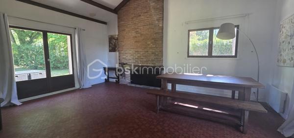 🛏️ Caractéristiques du bien :

Une entrée, un salon/salle à manger avec sa cheminée , une cuisine, une salle de bain, une salle d’eau, deux WC, un bureau (pièce passante) et trois chambres dont une avec mezzanine.

🌳 Extérieurs :
Jardin sans vis-à-vis
Abri de Jardin.

🎯Activités sur le Domaine de Clairis :
Golf 18 trous
Équitation : centre équestre avec manège et carrière
Piscines : intérieure et extérieure
Terrains de tennis
Terrains de paddle
Terrain de five (football)
Lac de voile avec activités nautiques en été

Un cadre de vie exceptionnel, alliant confort, nature et loisirs, idéal pour une résidence principale ou secondaire.

📞 Contactez-moi dès maintenant pour organiser une visite !