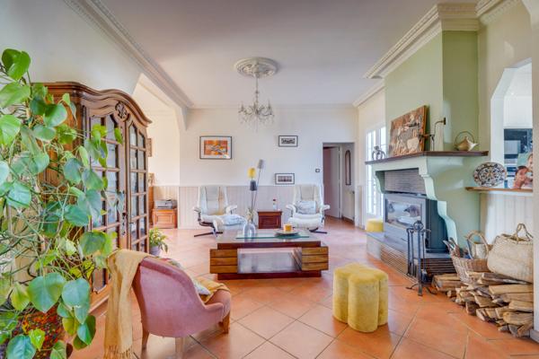 Audenge (33980) Maison 6 pièces 132m2 habitables avec terrasses sur parcelle d'environ 1057m2