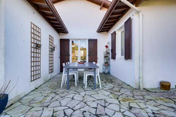 Audenge (33980) Maison 6 pièces 132m2 habitables avec terrasses sur parcelle d'environ 1057m2