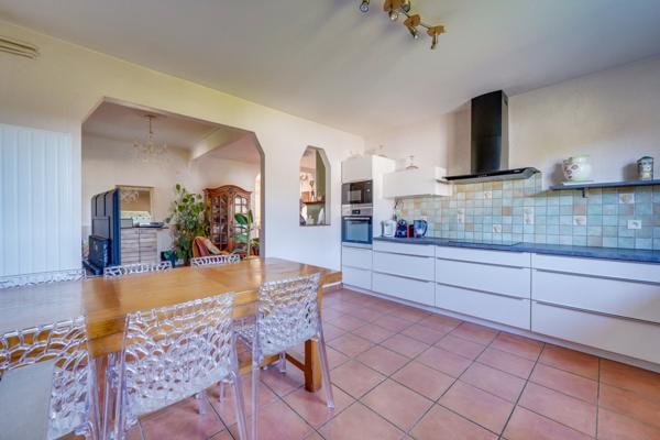 Audenge (33980) Maison 6 pièces 132m2 habitables avec terrasses sur parcelle d'environ 1057m2