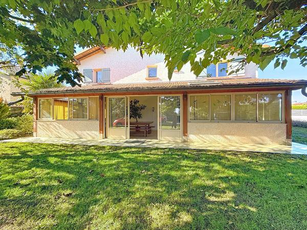 Maison familiale de 110 m2, 3 chambres, centre ville avec dépendances, garage terrain de 1335 m2 constructible