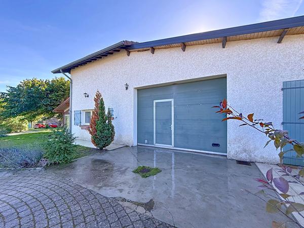 Maison familiale de 110 m2, 3 chambres, centre ville avec dépendances, garage terrain de 1335 m2 constructible