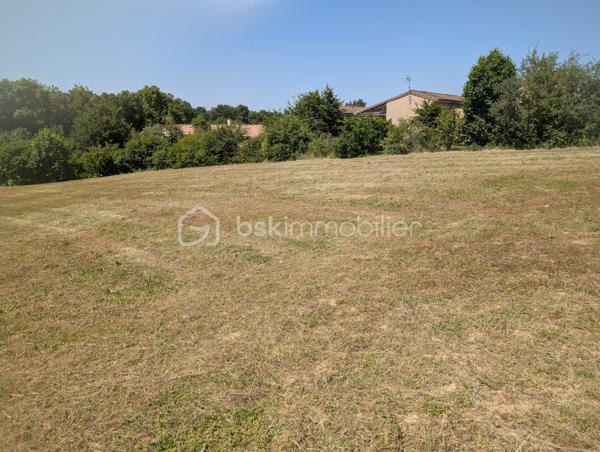 Terrain de 1 409 m²