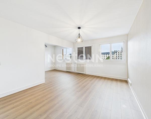 A Aurillac, quartier de la Grand Poste, à vendre Appartement de 3 pièces avec cave.