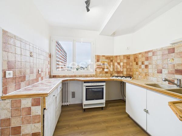 A Aurillac, quartier de la Grand Poste, à vendre Appartement de 3 pièces avec cave.