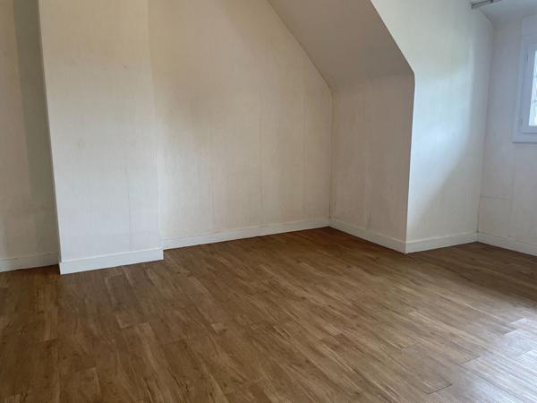 Maison à Louer T4 VANNEs PLOEREN - terrain 1500 m² environ - garage - cave- jardin