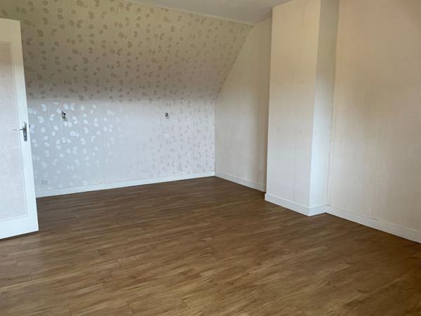Maison à Louer T4 VANNEs PLOEREN - terrain 1500 m² environ - garage - cave- jardin