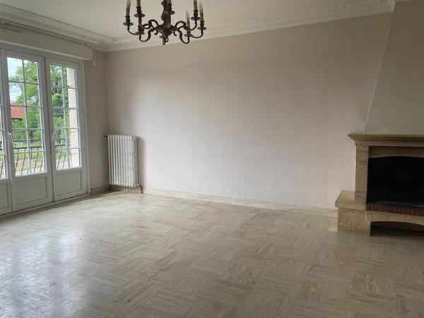 Maison à Louer T4 VANNEs PLOEREN - terrain 1500 m² environ - garage - cave- jardin