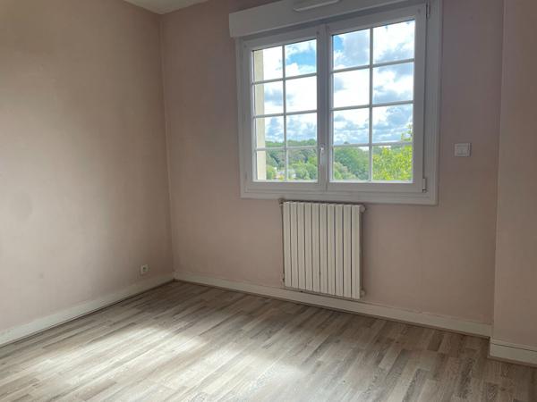 Maison à Louer T4 VANNEs PLOEREN - terrain 1500 m² environ - garage - cave- jardin