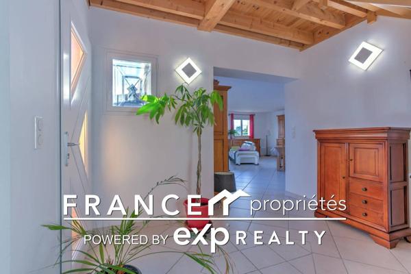 Maison de qualité avec piscine et vue dominante sur les Pyrénées