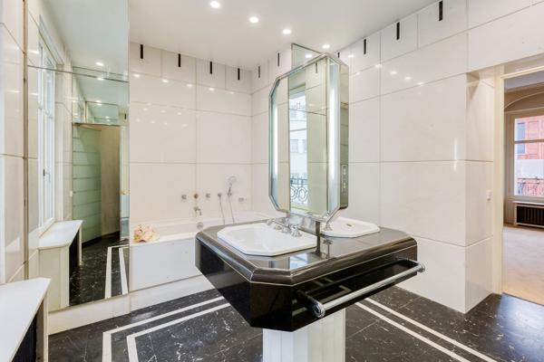 Vente Maison de luxe Neuilly-sur-Seine 11 Pièces 1138 m²