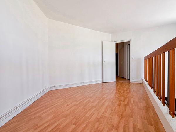 ANGERS - APPARTEMENT T3 DE 82 M² EN DUPLEX AVEC GRANDE TERRASSE ET STATIONNEMENT