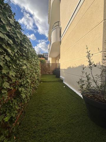 EXCLUSIVITÉ - APPARTEMENT "COUP DE COEUR" AVEC TERRASSE DE 30 m²