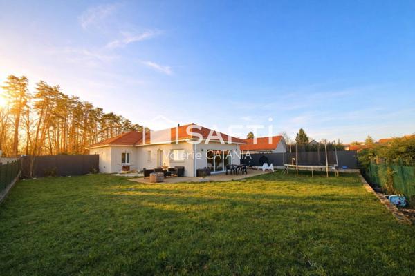 Les Abrets en Dauphiné, Maison moderne de plain pied de 2021, 4 chambres, garage, jardin.