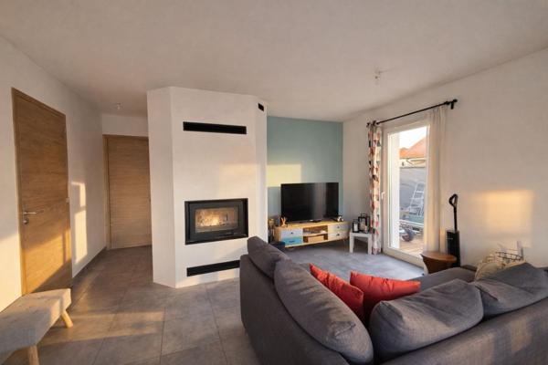 Les Abrets en Dauphiné, Maison moderne de plain pied de 2021, 4 chambres, garage, jardin.