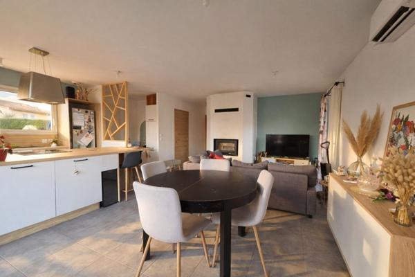 Les Abrets en Dauphiné, Maison moderne de plain pied de 2021, 4 chambres, garage, jardin.