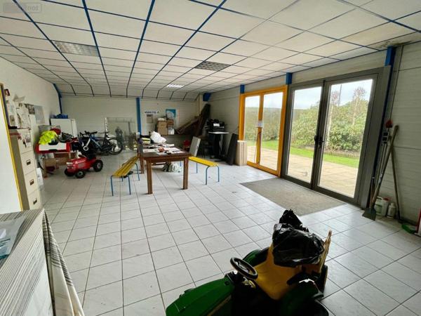 Entrepôt et bureaux à vendre à Ploumilliau dans les Côtes-d'Armor (22300), ref : A2-1070701