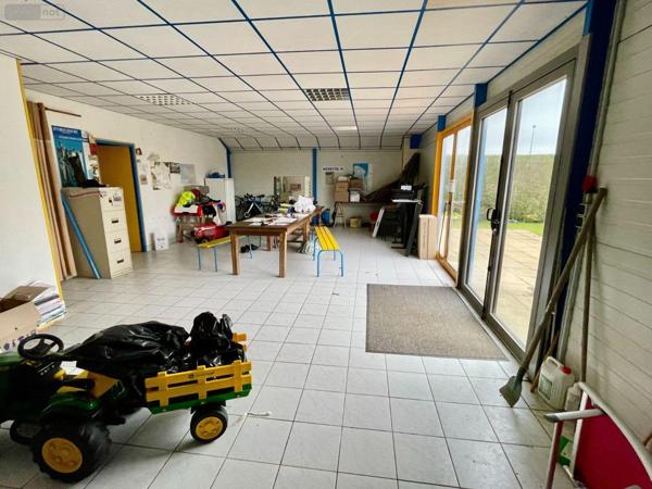 Entrepôt et bureaux à vendre à Ploumilliau dans les Côtes-d'Armor (22300), ref : A2-1070701