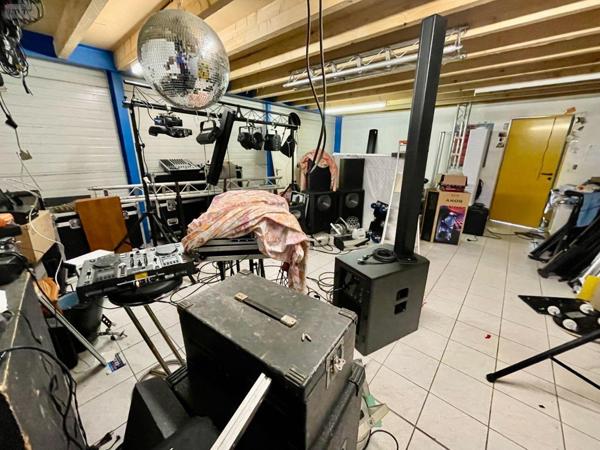 Entrepôt et bureaux à vendre à Ploumilliau dans les Côtes-d'Armor (22300), ref : A2-1070701