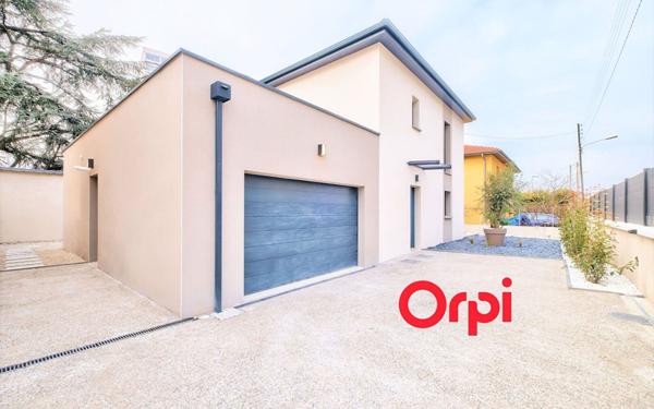 Maison à vendre    6 pièces • 142,99 m2 Bron