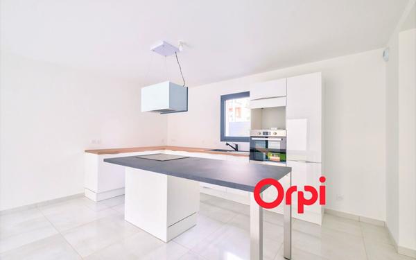 Maison à vendre    6 pièces • 142,99 m2 Bron