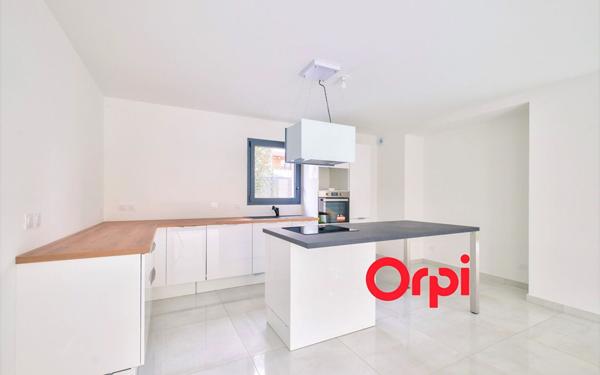 Maison à vendre    6 pièces • 142,99 m2 Bron