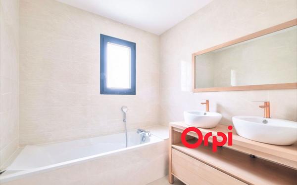 Maison à vendre    6 pièces • 142,99 m2 Bron