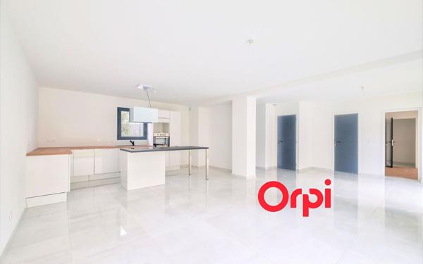 Maison à vendre    6 pièces • 142,99 m2 Bron