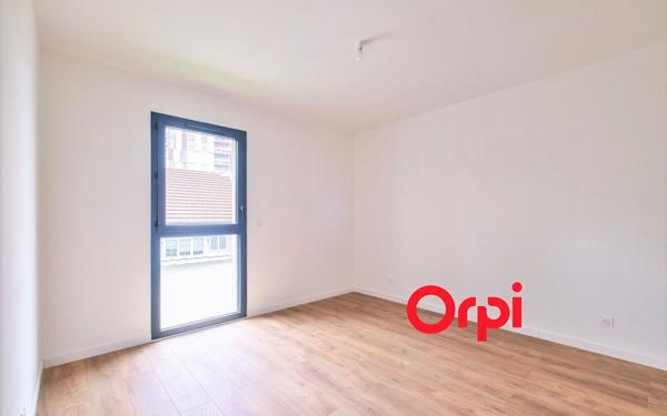 Maison à vendre    6 pièces • 142,99 m2 Bron