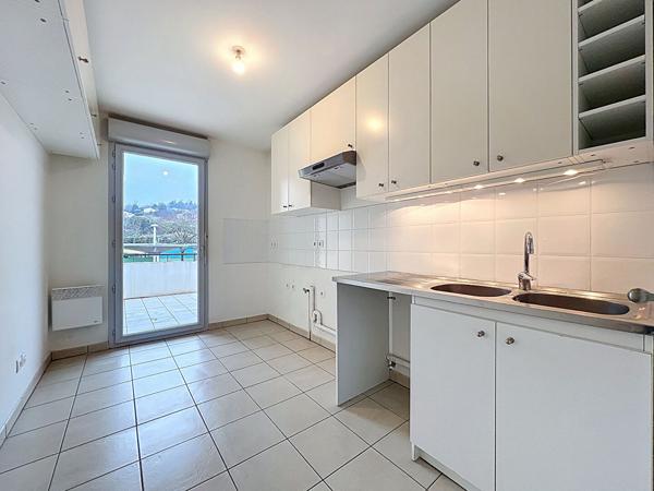 Exclusivité Nestenn Immobilier - Centre-ville de Castanet-Tolosan - Appartement T4 de 87m² en dernier étage avec grande terrasse, ascenseur et parking en sous-sol