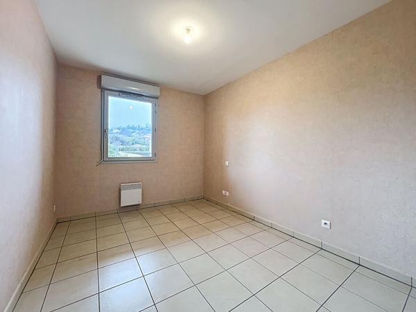 Exclusivité Nestenn Immobilier - Centre-ville de Castanet-Tolosan - Appartement T4 de 87m² en dernier étage avec grande terrasse, ascenseur et parking en sous-sol