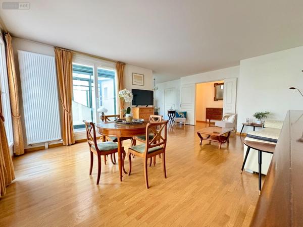 Appartement à vendre à Courbevoie dans les Hauts-de-Seine (92400), ref : Courbevoie - Hôtel de Ville   
Coeur de Ville