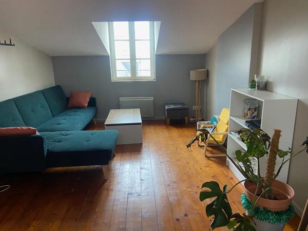 LA ROCHELLE RUE DES MERCIERS QUARTIER MARCHE COUVERT ADORABLE APPARTEMENT T3 DANS RESIDENCE RENOVEE