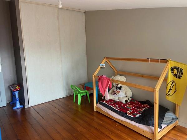 LA ROCHELLE RUE DES MERCIERS QUARTIER MARCHE COUVERT ADORABLE APPARTEMENT T3 DANS RESIDENCE RENOVEE