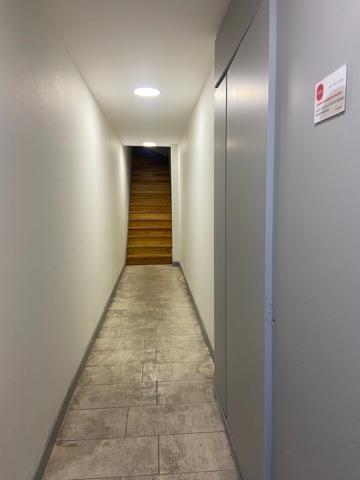 LA ROCHELLE RUE DES MERCIERS QUARTIER MARCHE COUVERT ADORABLE APPARTEMENT T3 DANS RESIDENCE RENOVEE