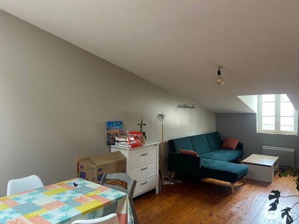 LA ROCHELLE RUE DES MERCIERS QUARTIER MARCHE COUVERT ADORABLE APPARTEMENT T3 DANS RESIDENCE RENOVEE