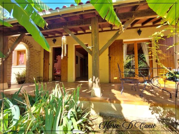 Maison de trois chambres + sous sol aménageable en rez-de-jardin sur 7400m² de jardin.