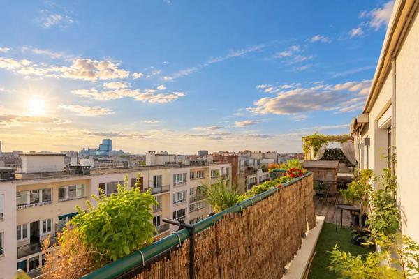 Appartement Paris 18 e - GRANDES CARRIÈRES / VAUVENARGUES
