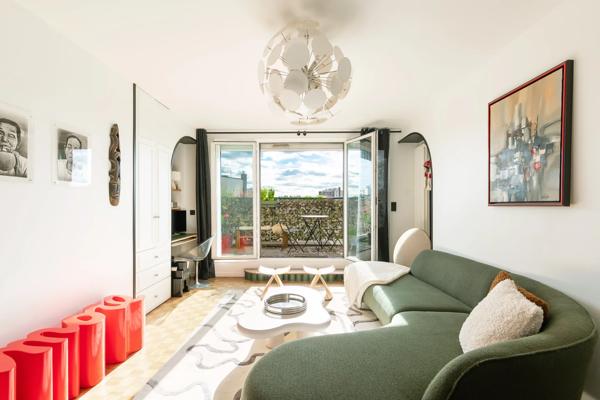 Appartement Paris 18 e - GRANDES CARRIÈRES / VAUVENARGUES