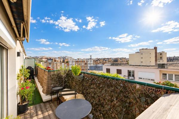 Appartement Paris 18 e - GRANDES CARRIÈRES / VAUVENARGUES
