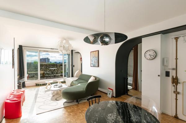 Appartement Paris 18 e - GRANDES CARRIÈRES / VAUVENARGUES