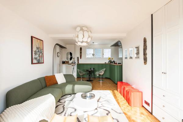 Appartement Paris 18 e - GRANDES CARRIÈRES / VAUVENARGUES