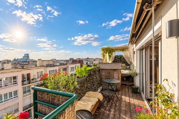 Appartement Paris 18 e - GRANDES CARRIÈRES / VAUVENARGUES
